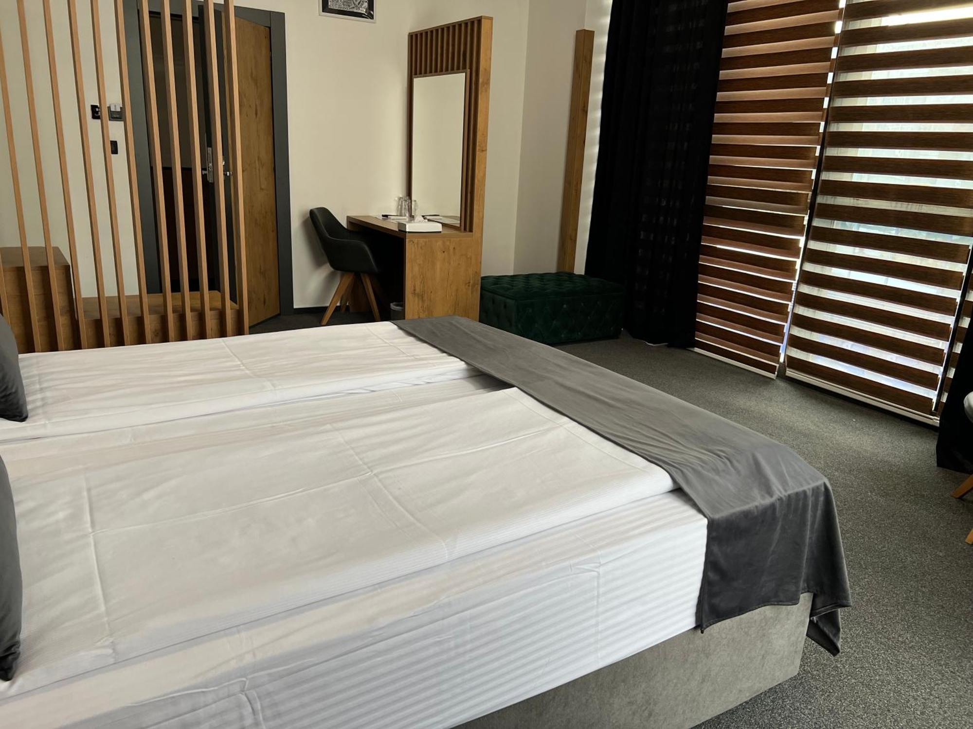 Orange Hotel Илиджа Экстерьер фото
