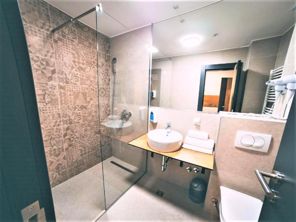 Orange Hotel Илиджа Экстерьер фото
