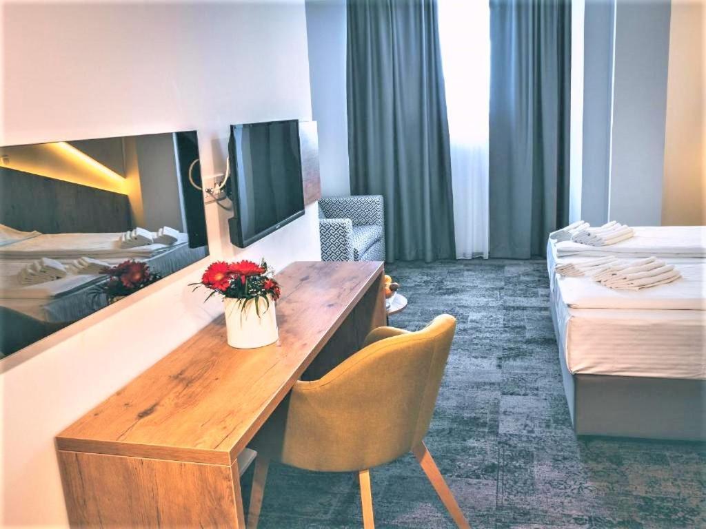 Orange Hotel Илиджа Экстерьер фото